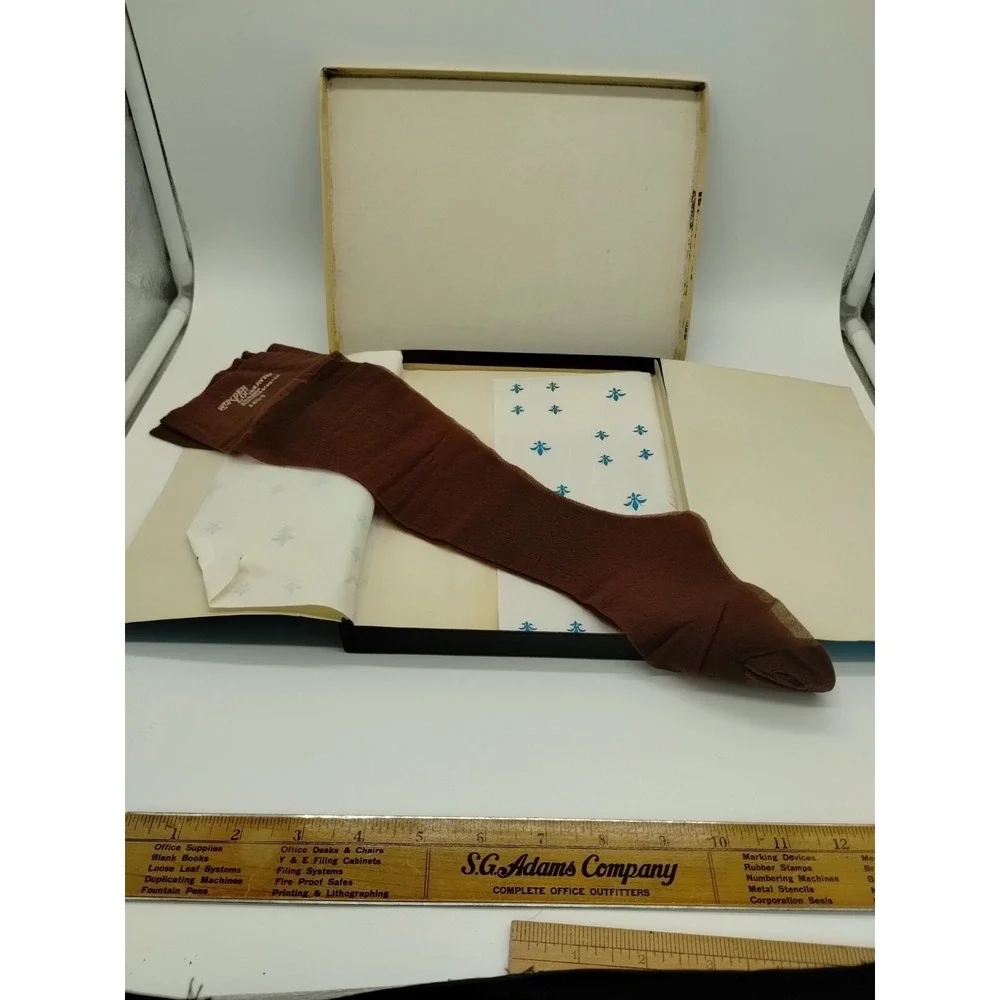 Vintage, NOS, Kayser Sheer Nylon Garter Stockings Sz A 8 1/2-9 FUDGE Runless